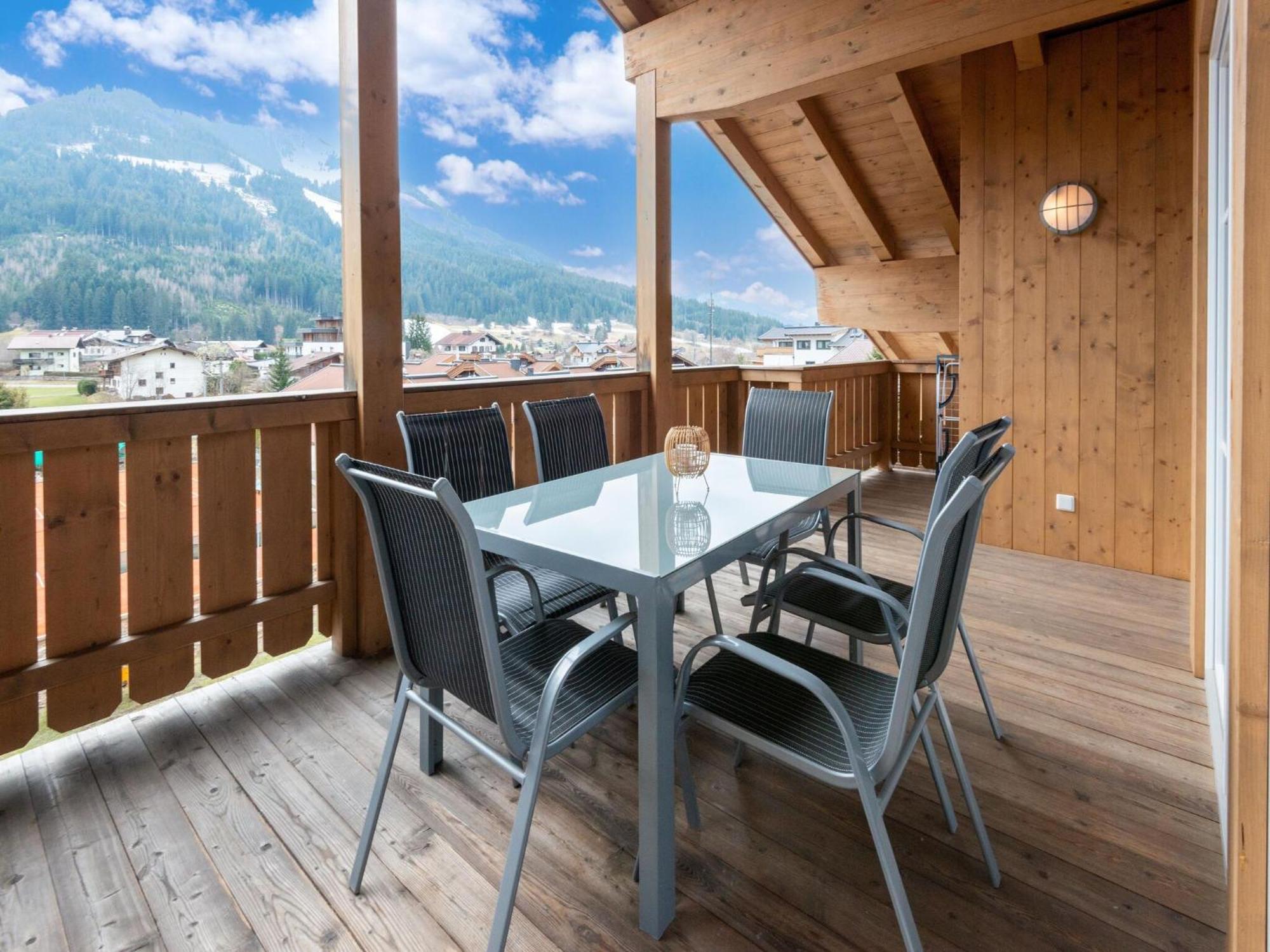 Luxury Penthouse With Balcony Ski Storage Carport Lift Lejlighed Brixen im Thale Eksteriør billede