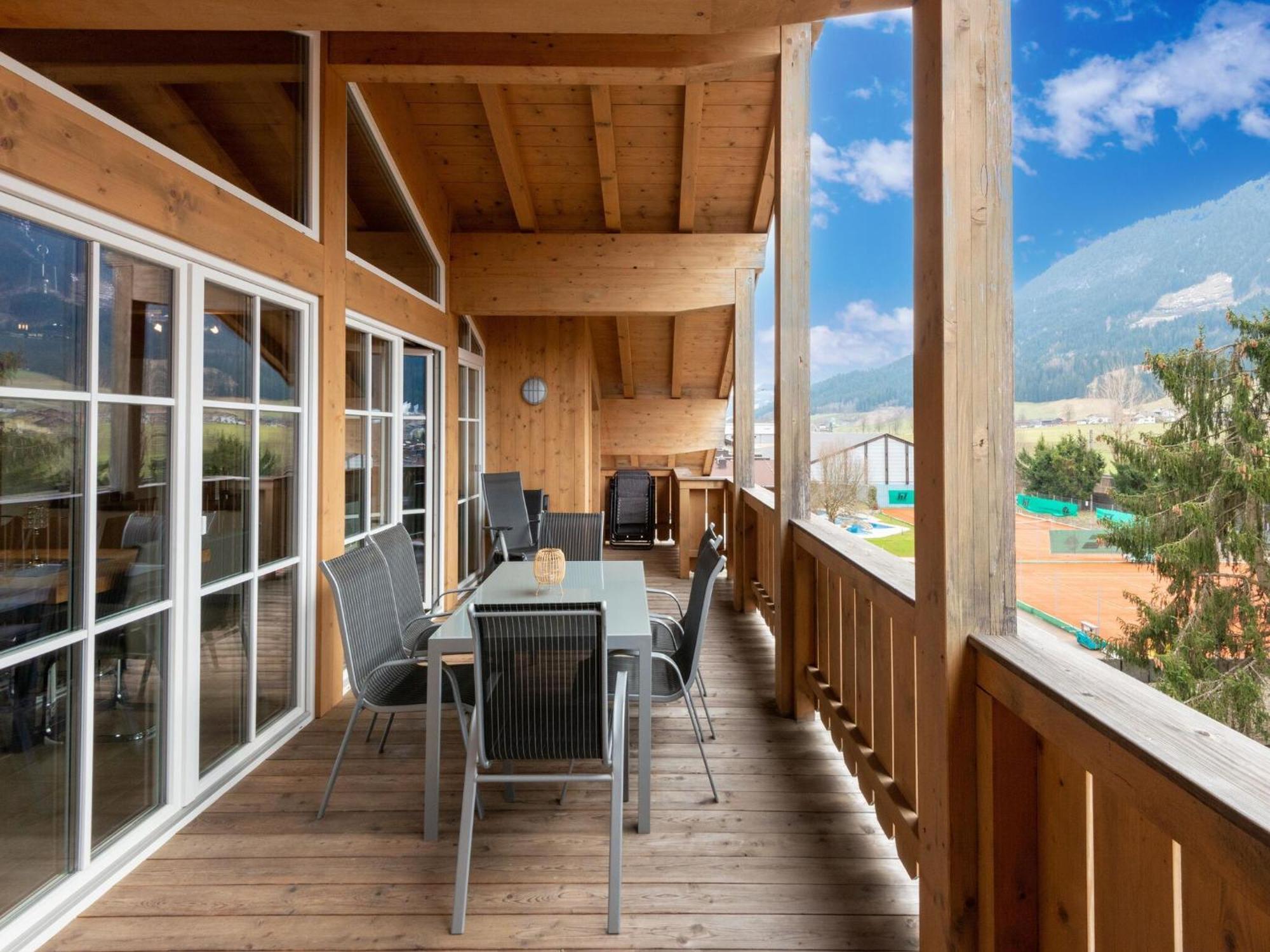 Luxury Penthouse With Balcony Ski Storage Carport Lift Lejlighed Brixen im Thale Eksteriør billede