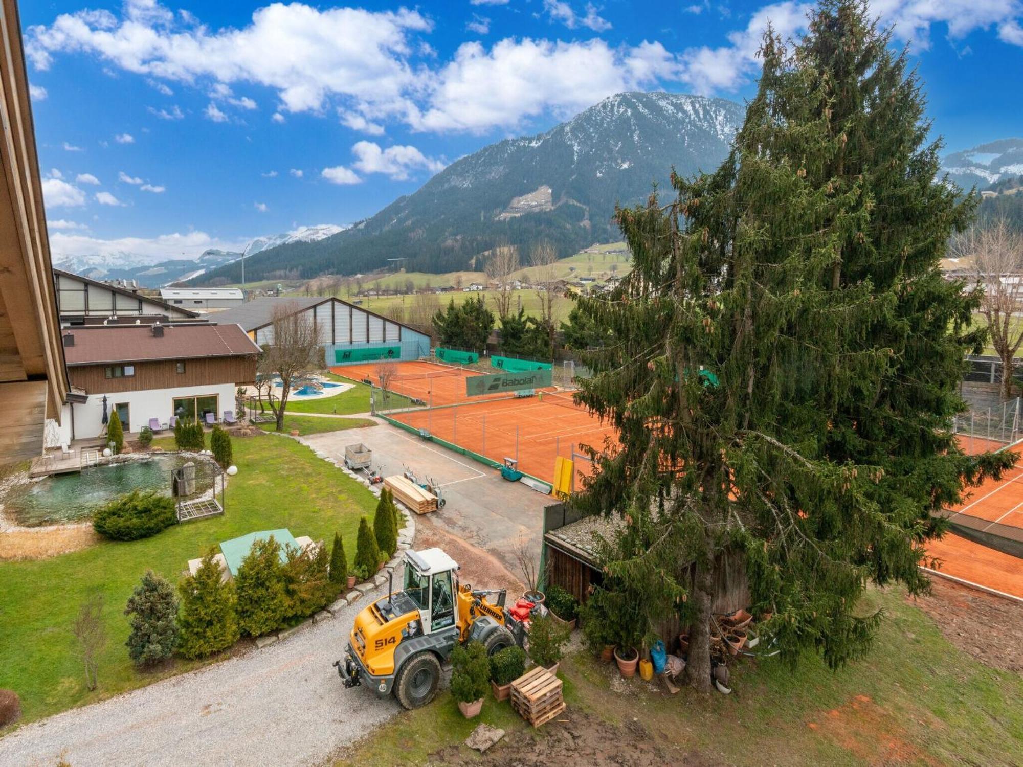 Luxury Penthouse With Balcony Ski Storage Carport Lift Lejlighed Brixen im Thale Eksteriør billede